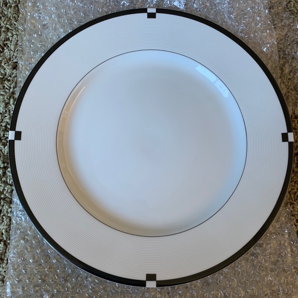 12" Chop Plate/Round Platter
Midnight
by MIKASA